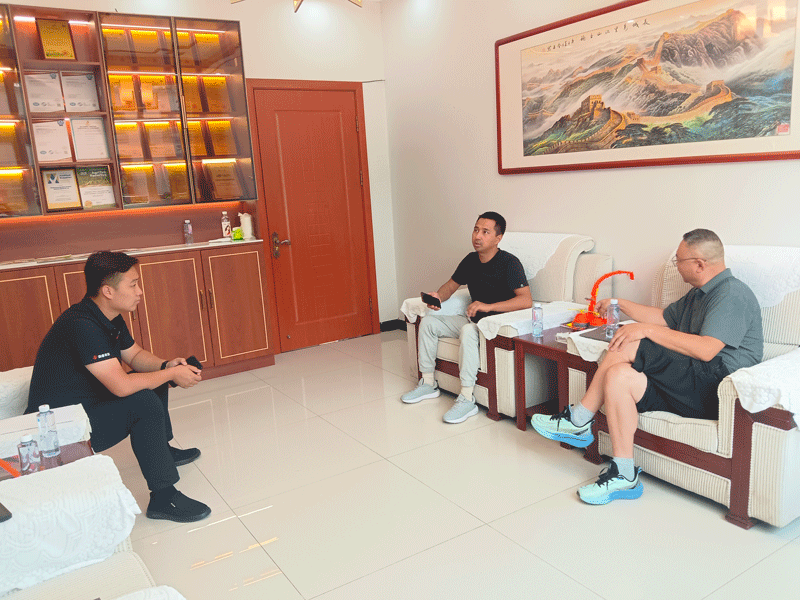 ہماری کمپنی کا دورہ کرنے اور مشینیں آرڈر کرنے کے لیے غیر ملکی دوستوں کو خوش آمدید!